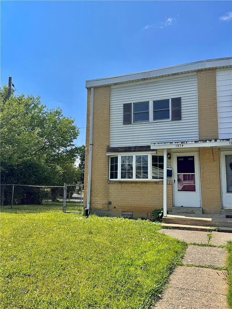 3 bed, 1.5 bath, 1402 sqft, $2,050 — Photo 1