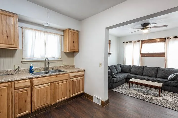 3 bed, 1450 sqft, $1,300 — Photo 4