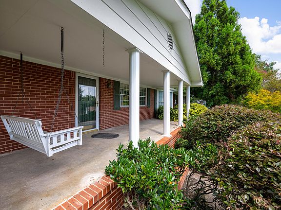 4th image of 409 White Rd