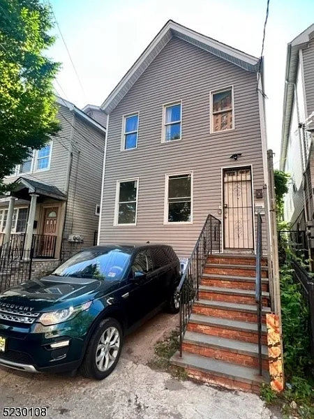 182 1St St photo 1