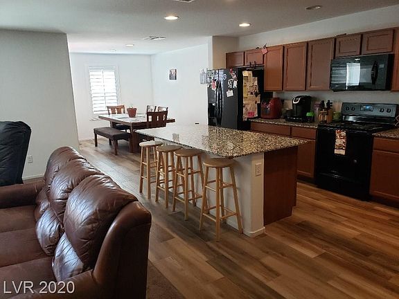3rd image of 3841 E Garfield Dr