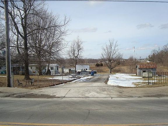 4th image of 208 N Main St