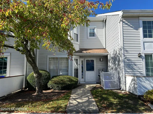 15 Gerard Pl, Parlin, NJ 08859