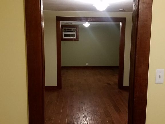 4th image of 3778 Lake Shore Dr E