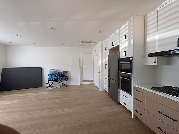 5th image of 3151 Bryant St #A