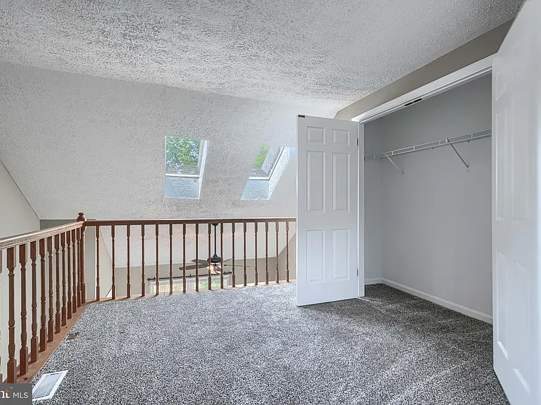 2332 Darby Ct — Photo 12