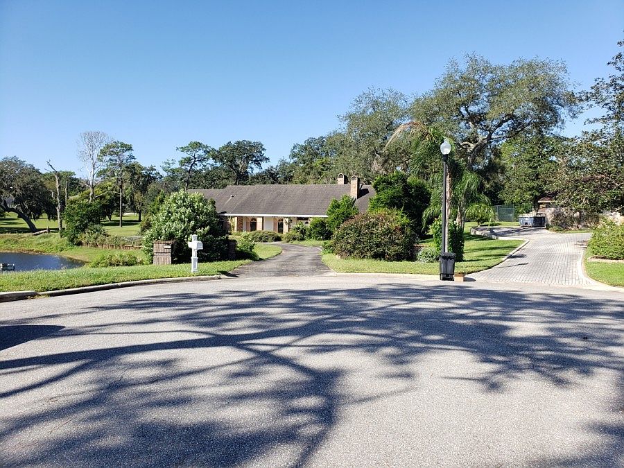 1st image of 107 Amberwood Ct