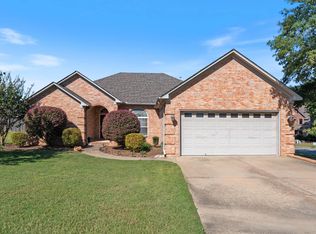 102 Creek Valley Ln, Maumelle, AR 72113