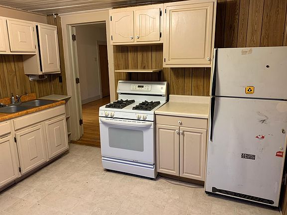 2nd image of 1727 B St APT 4