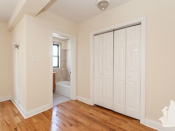 5th image of 1347 N Dearborn St APT 305J