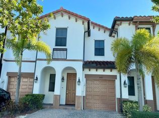 8871 NW 103rd Pl, Doral, FL 33178