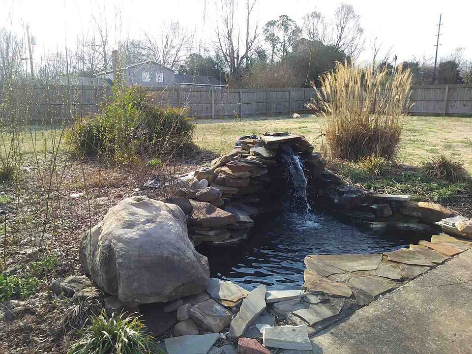 2nd image of 2411 Dogwood Ln SE