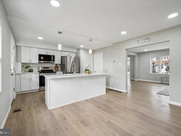 557 Saude Ave, Essington, PA 19029