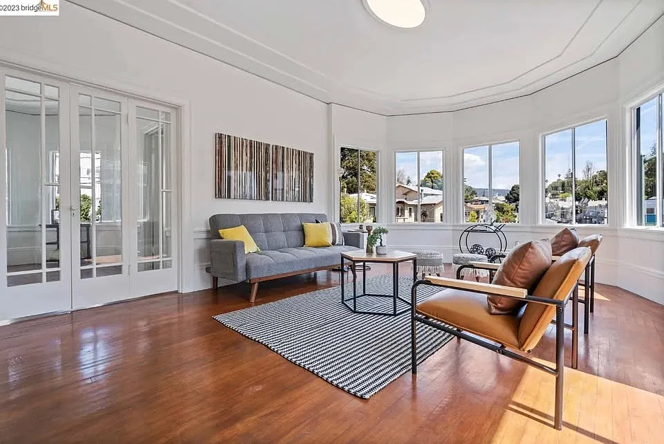 2 bed, 900 sqft, $3,400 — Photo 3