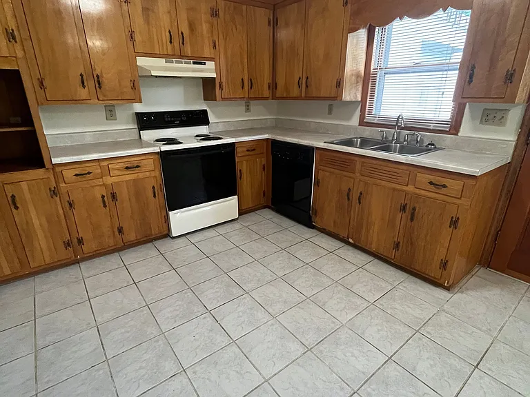 Apartment Heights — Photo 30