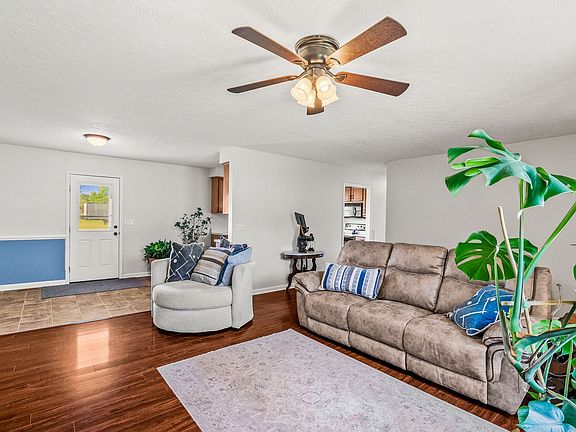 5th image of 3922 Armstrong Rd
