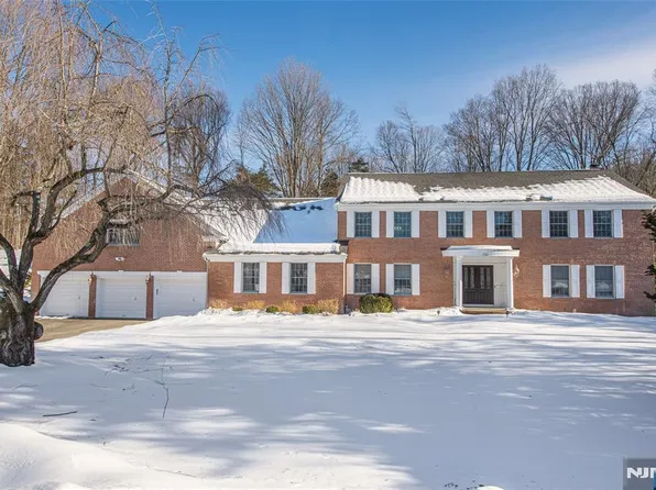 721 Somerset St, Franklin Lakes, NJ 07417