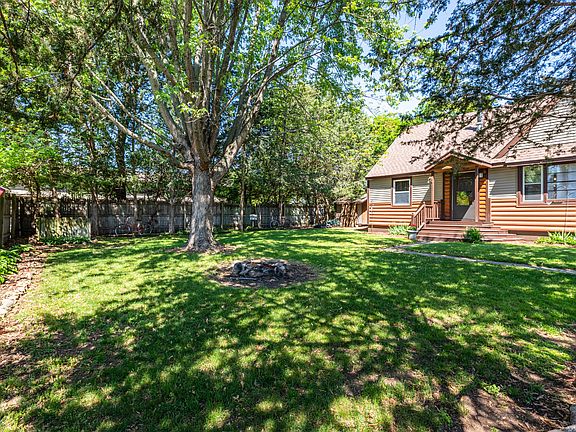3rd image of 3015 Lakeshore Dr
