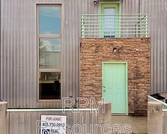 2nd image of 300 Summit Ridge Dr #B-b4