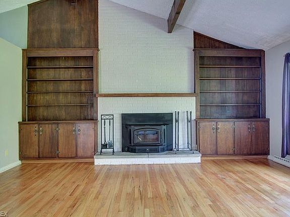 3rd image of 576 W Bath Rd