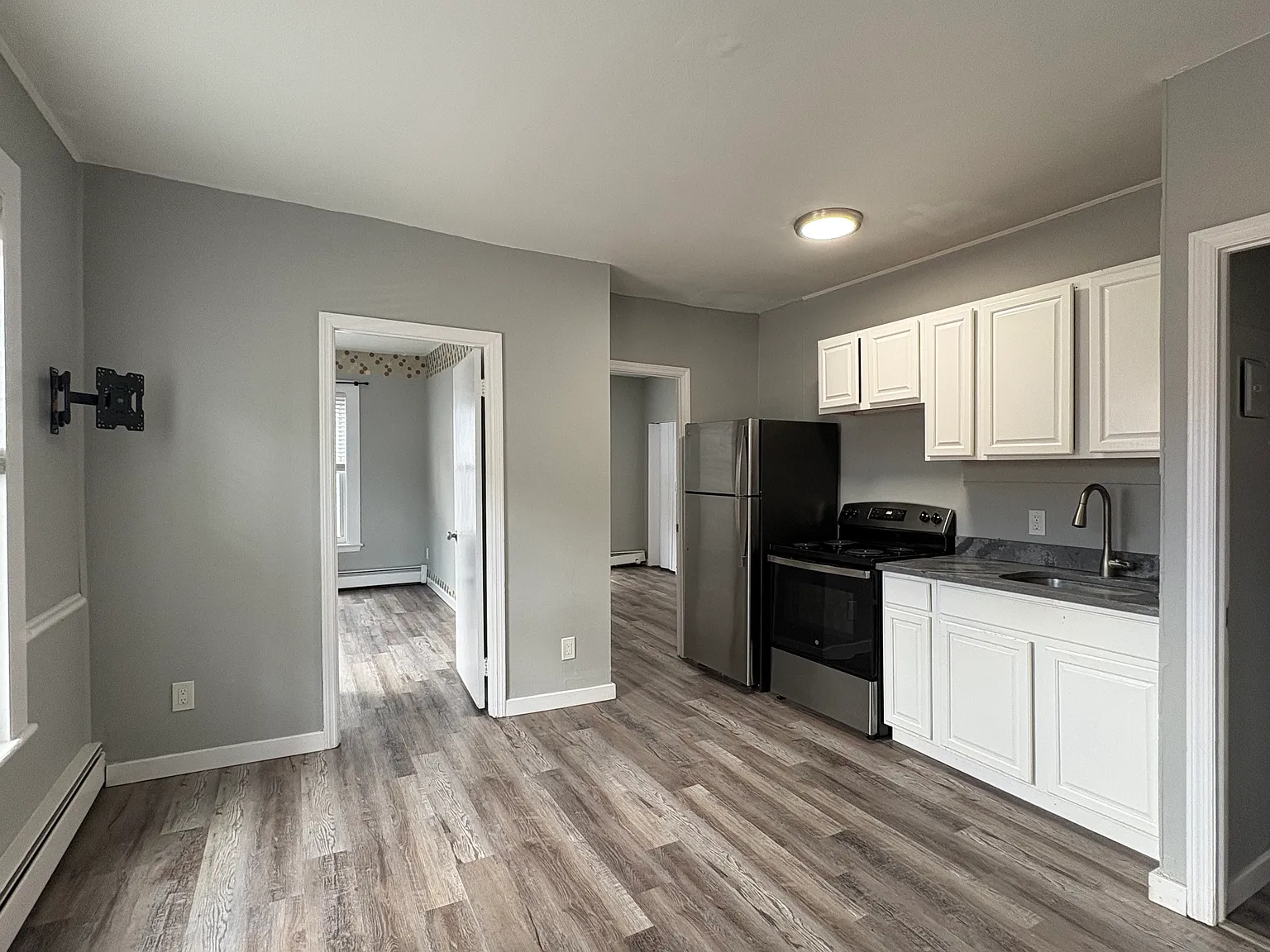 2 bed, 450 sqft, $1,695 — Photo 1