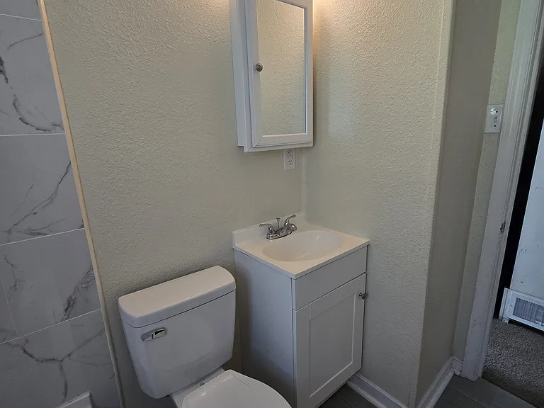 1025 Bradley Ln — Photo 11