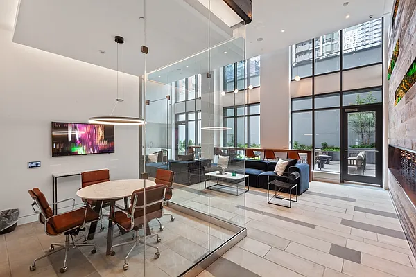 Rented by Greystar | media 14