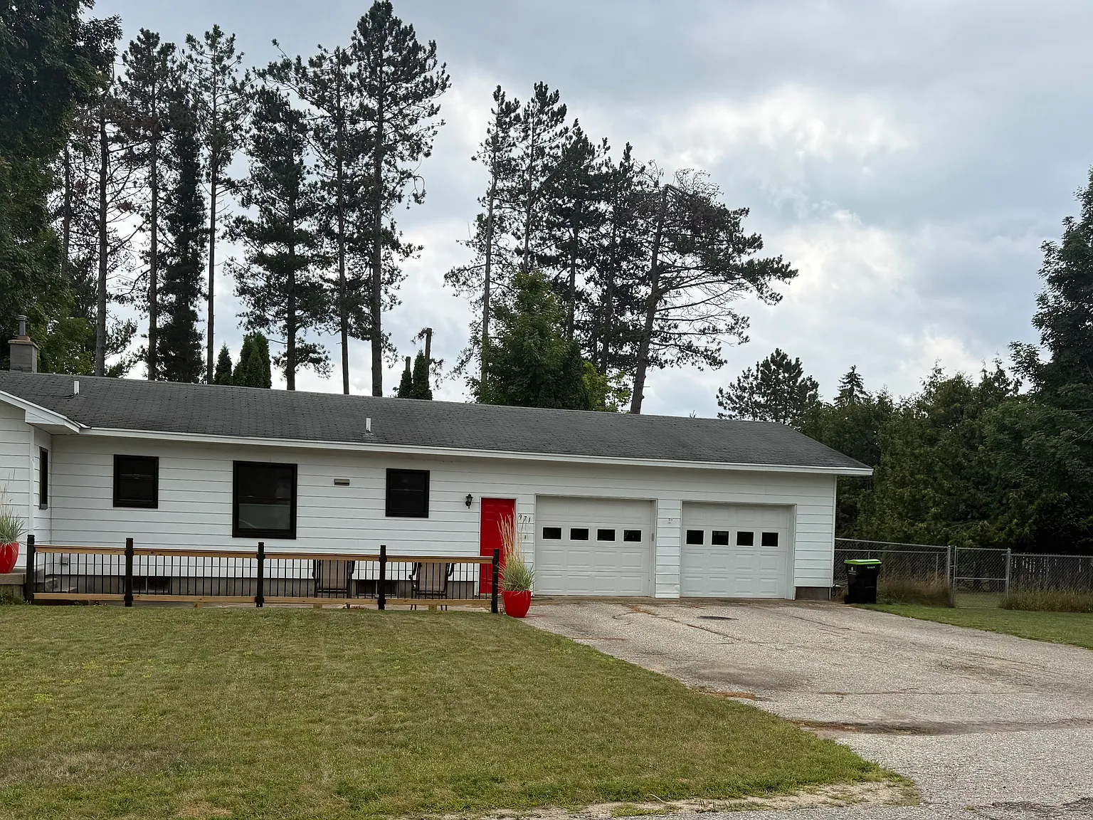 3 bed, 1.5 bath, 1100 sqft, $2,000 — Photo 1