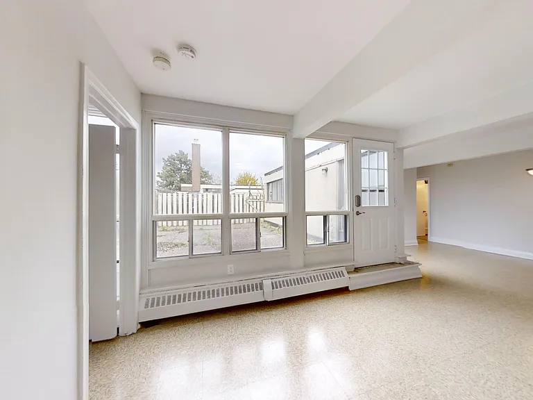 10 Bergamot Ave — Photo 11