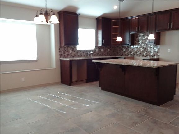 3rd image of 12490 Knightsbridge Dr