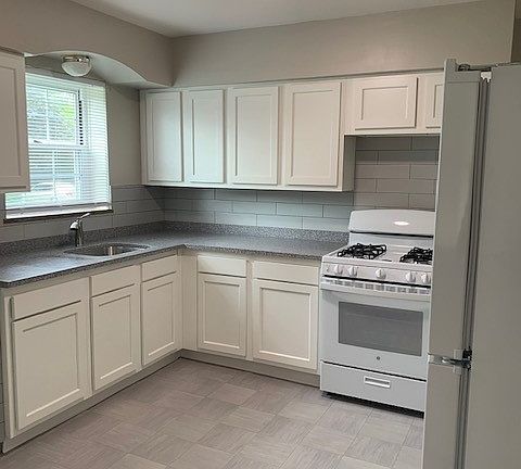 2nd image of 1139 S Cassingham Rd