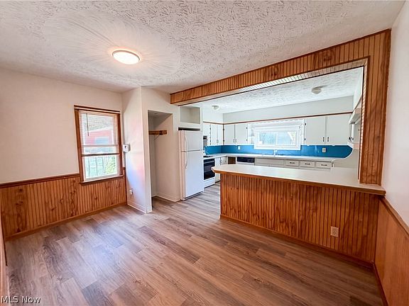 2nd image of 841 Chinook Ave