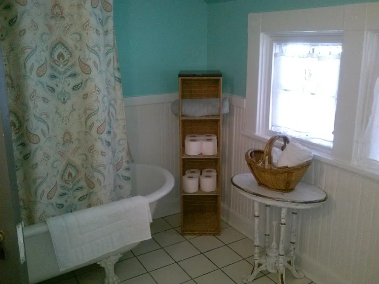 comfy clawfoot soaking tub