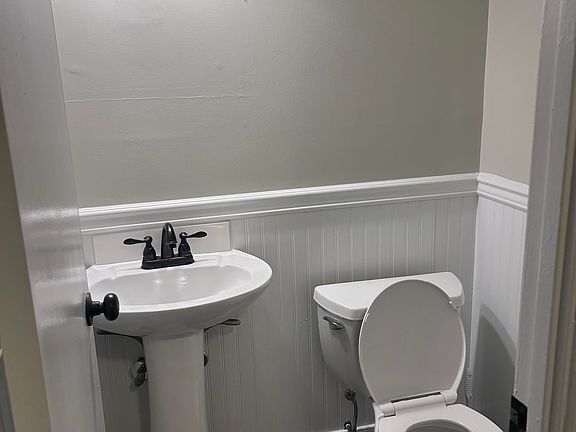 4th image of 425 Hardmoore Ct