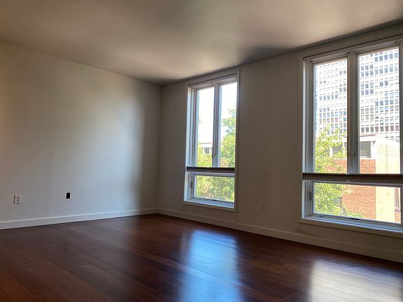 4th image of 256 1/2 S 3rd St Floor 2