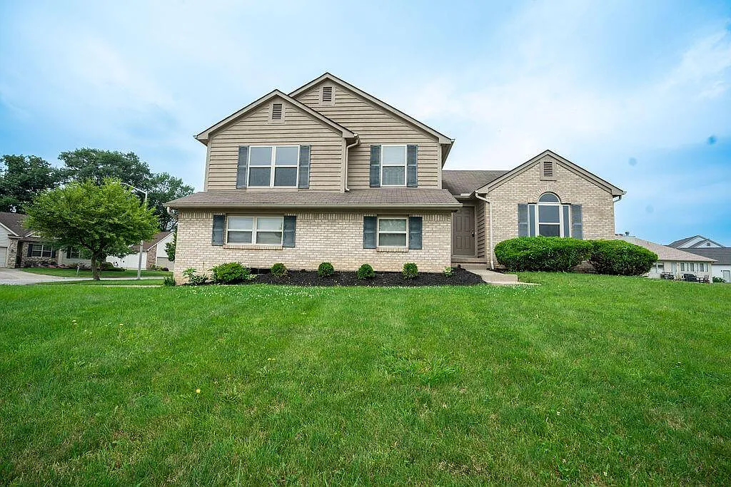 4819 Grove Pointe Dr photo 1