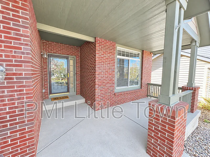 4 bed, 2.5 bath, 3890 sqft, $3,995 — Photo 3