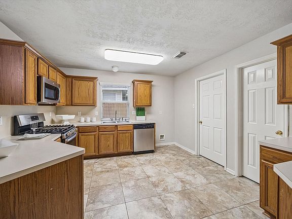 3rd image of 10307 Turrett Point Ln