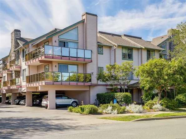 3724 Harriet Rd #101, Saanich, BC V8Z 3T2