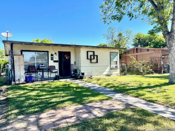 135 Danny Clay Dr, San Antonio, TX 78228