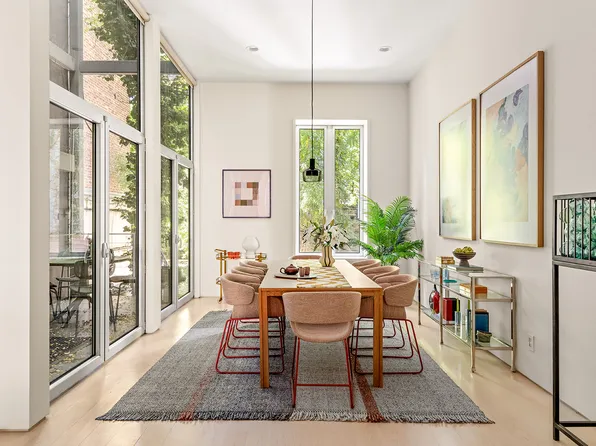 240 East 61st Street image 4 of 24