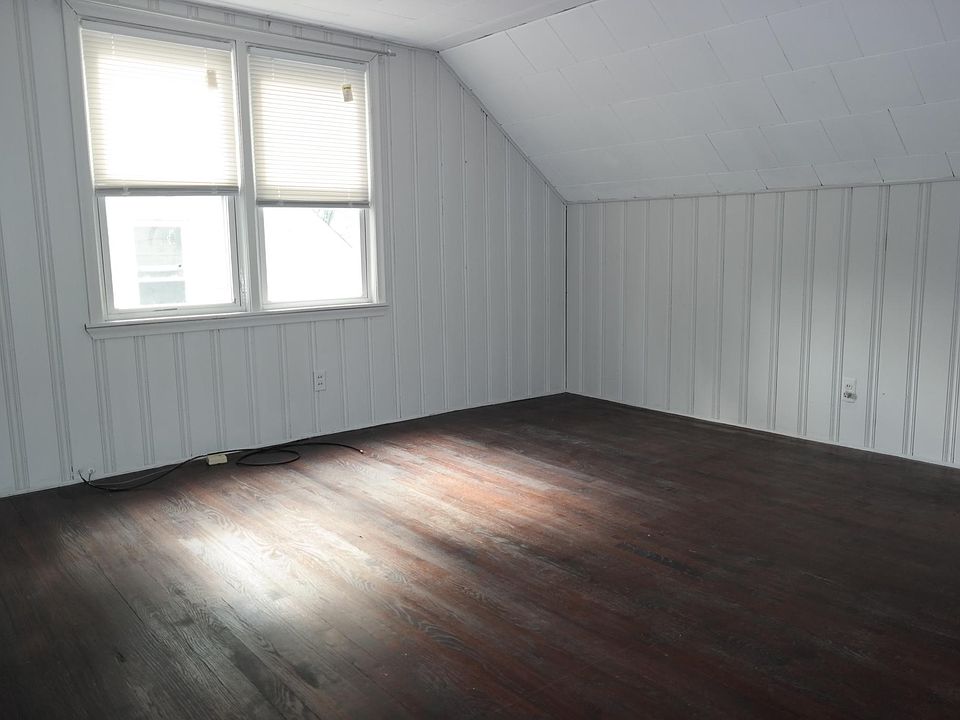 626 E Twelve Mile Rd, photo 15