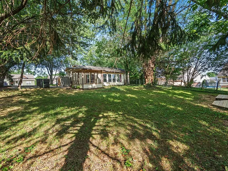 1539 White Rd — Photo 23