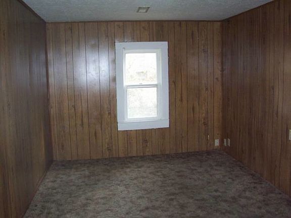 Rear bedroom