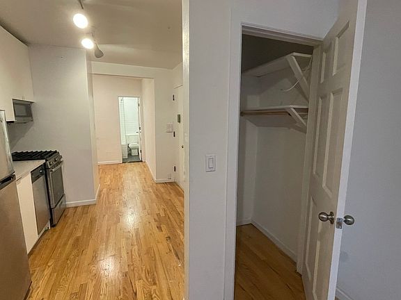 3rd image of 423 W 45th St