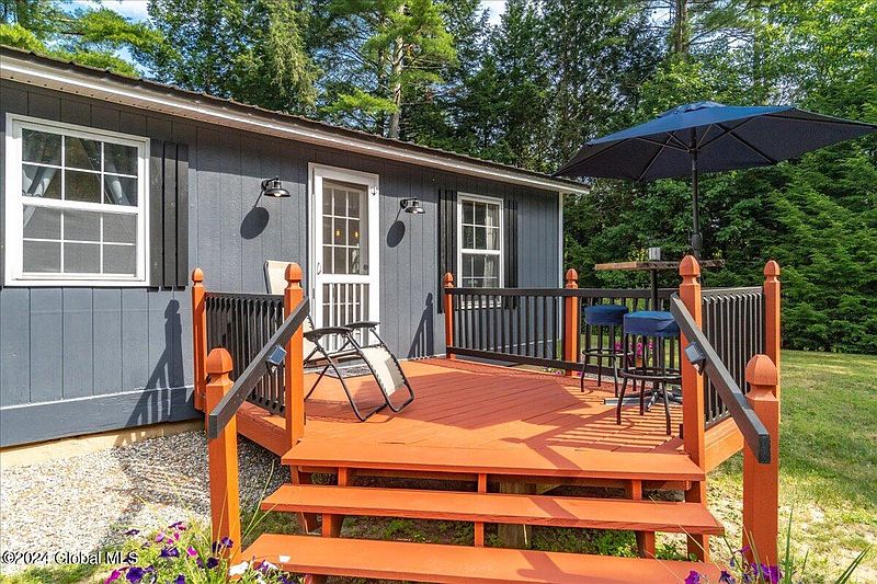 5th image of 522 Sand Hill Road