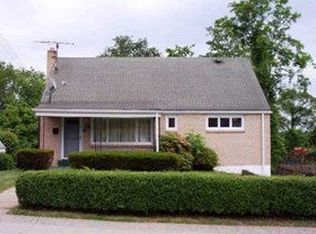 401 Collins Dr, Pittsburgh, PA 15235