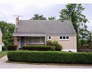 401 Collins Dr photo 1