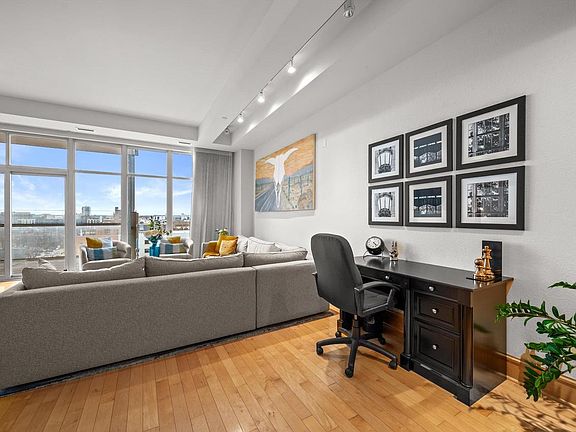 3rd image of 1313 N Franklin PLACE #902