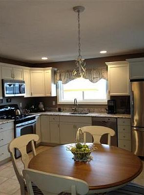 3rd image of 19 Brittania Cir